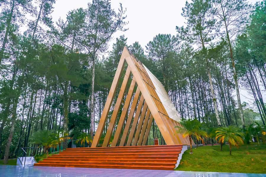 tempat healing terbaik enchanting valley