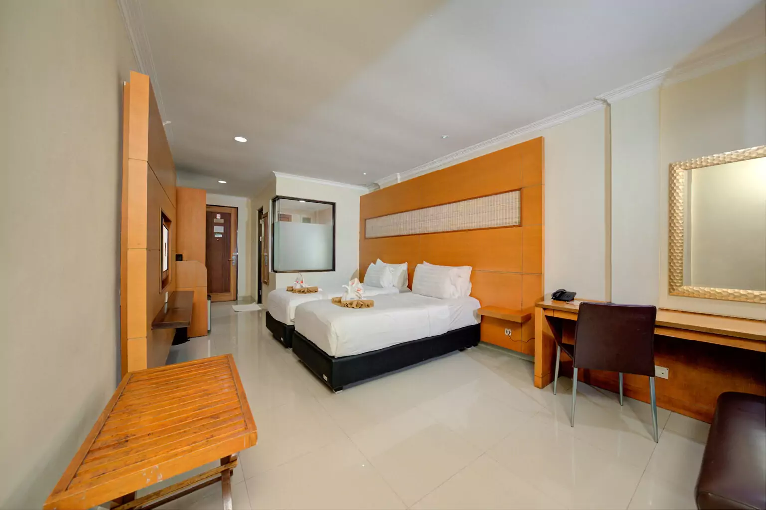 Hotel Deluxe 1