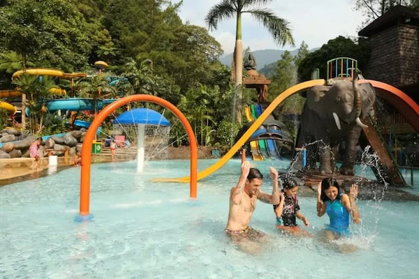 Wahana Safari Waterpark