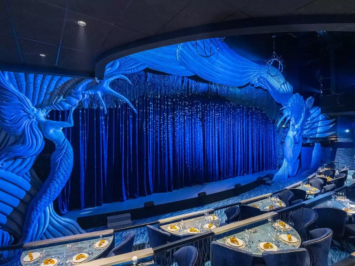 sensasi makan malam bawah laut pertama di indonesia