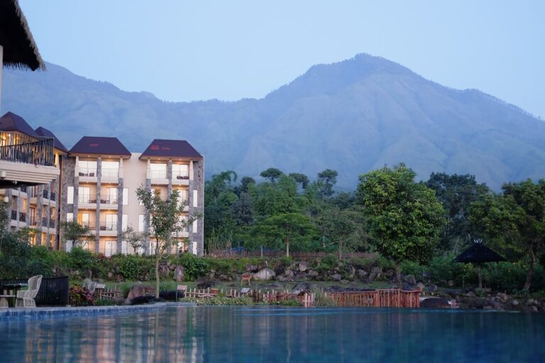 Rekomendasi Staycation Jawa Timur untuk Liburan Tenang Keluarga